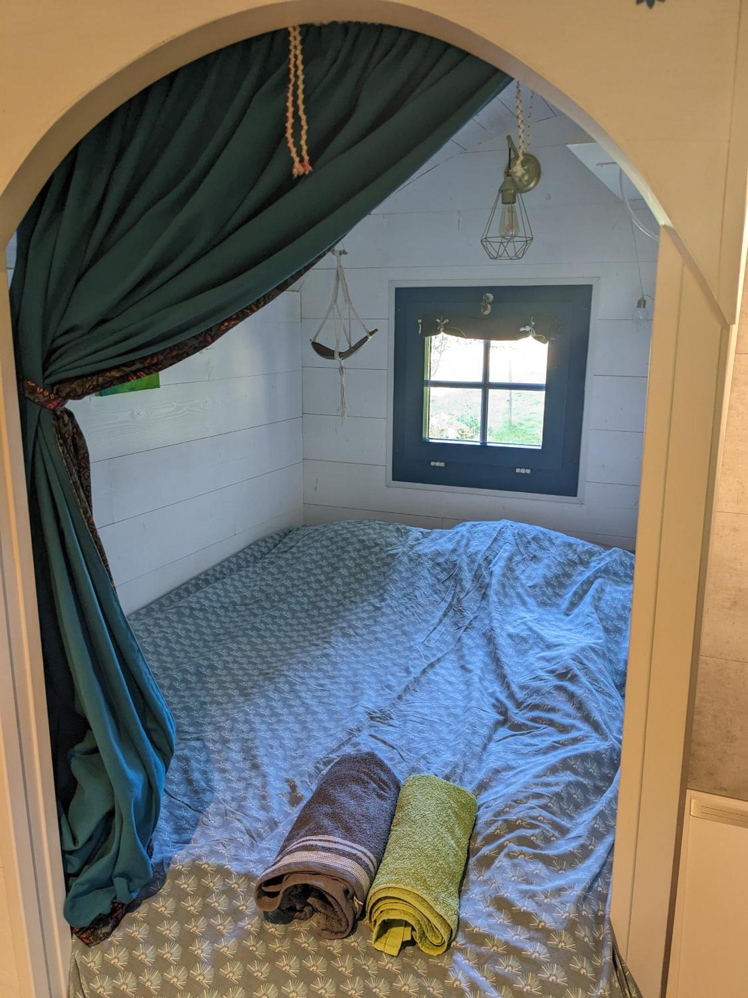 La Roulotte Tiny House Du Mond'Ideal Leval  Dış mekan fotoğraf