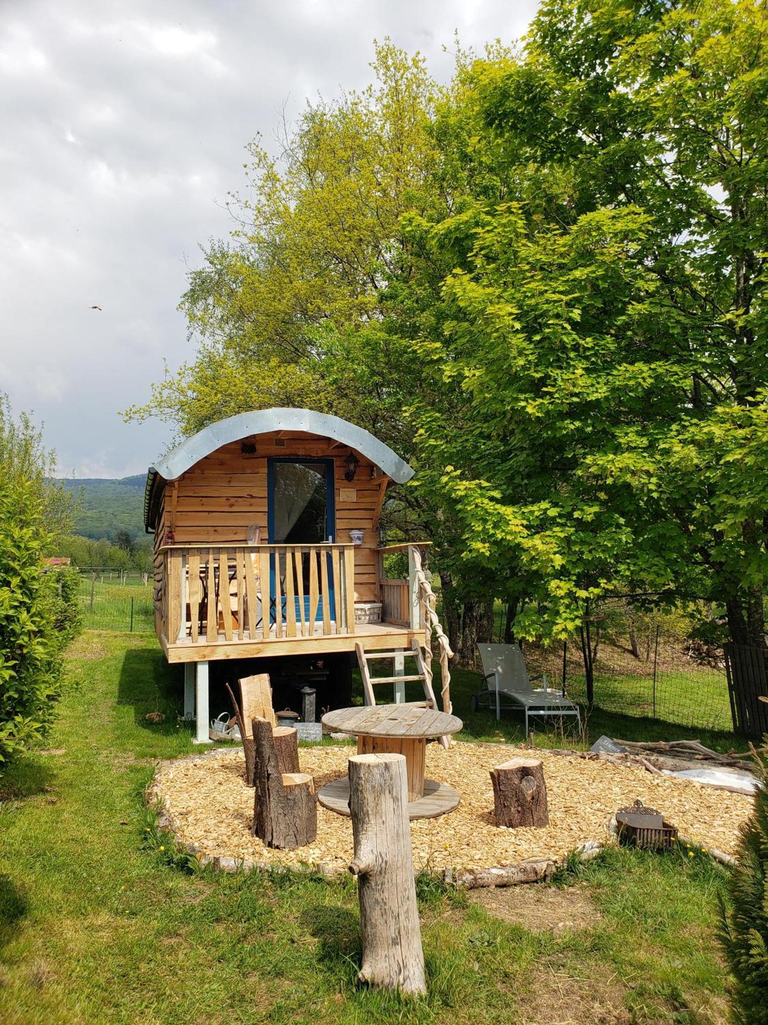 La Roulotte Tiny House Du Mond'Ideal Leval  Dış mekan fotoğraf