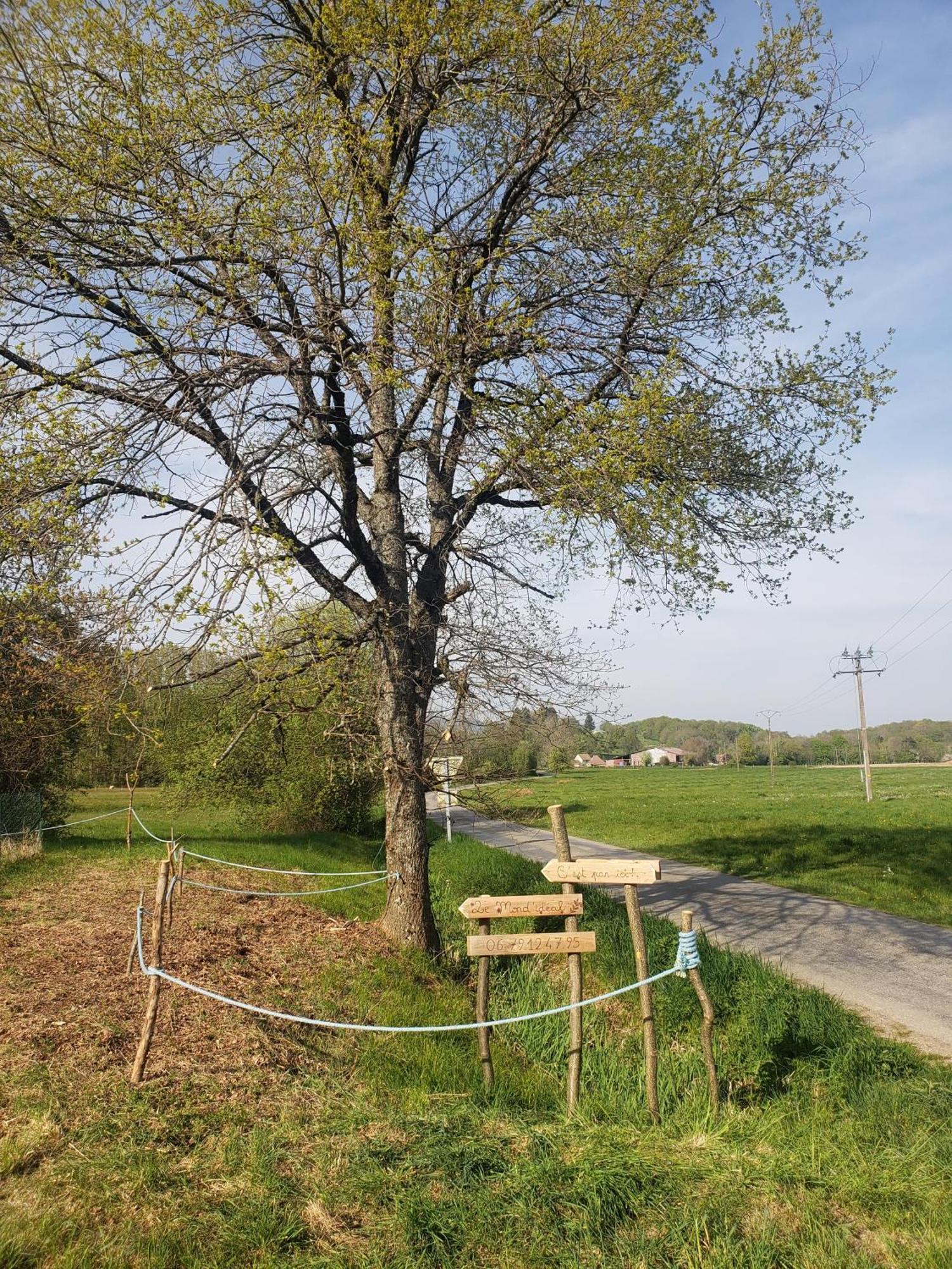 La Roulotte Tiny House Du Mond'Ideal Leval  Dış mekan fotoğraf