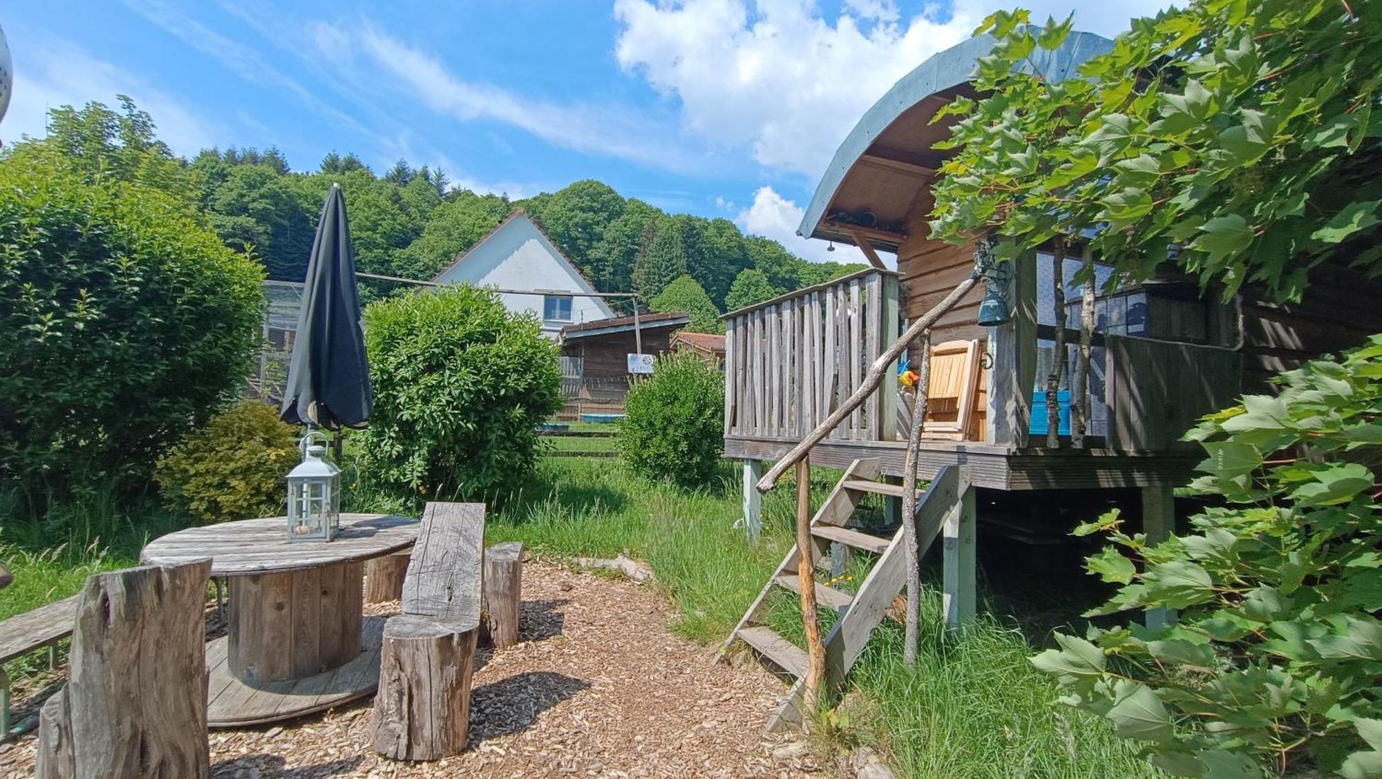 La Roulotte Tiny House Du Mond'Ideal Leval  Dış mekan fotoğraf